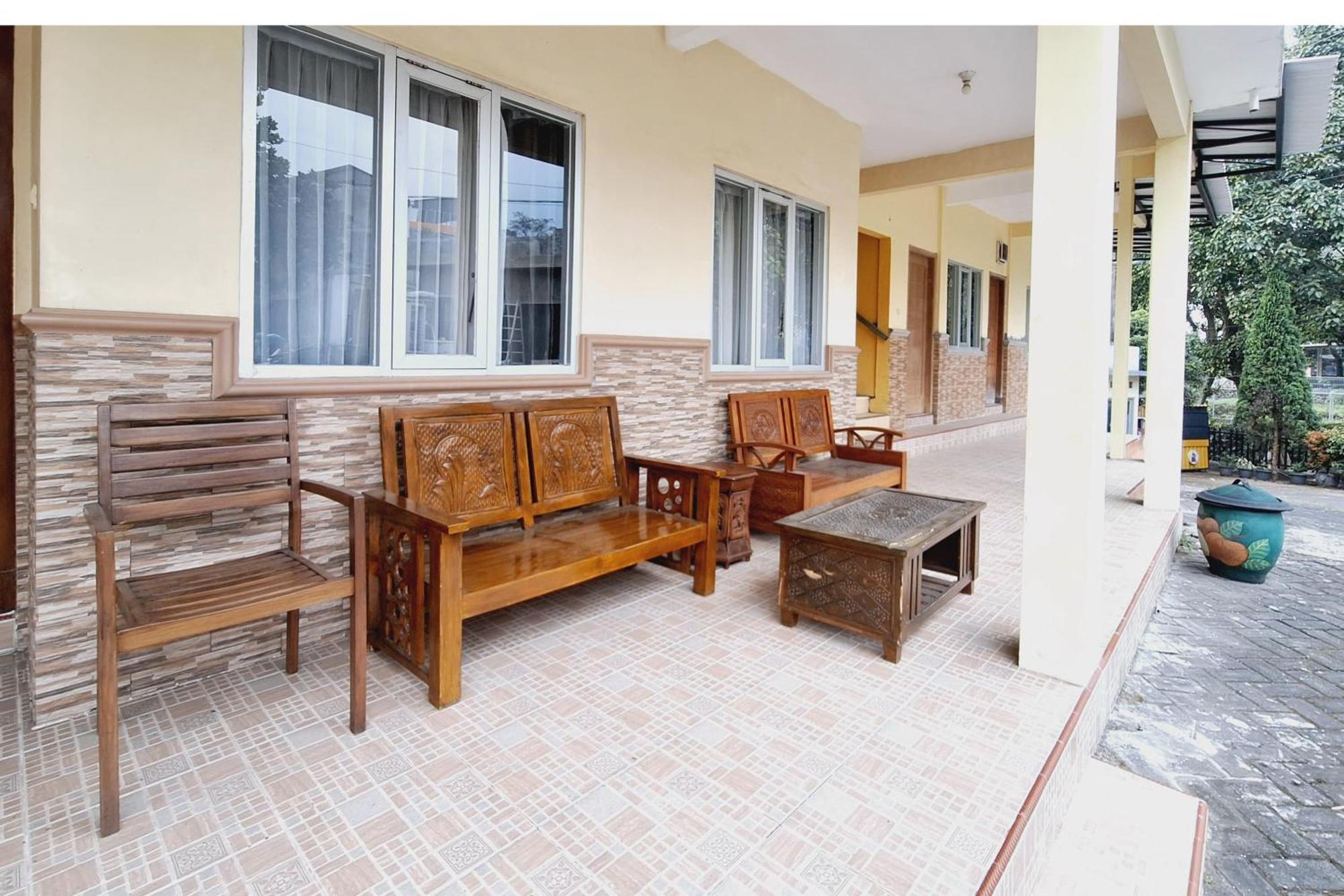 Villa Bukit Bunga Syariah Redpartner Pacet Mojokerto Luaran gambar