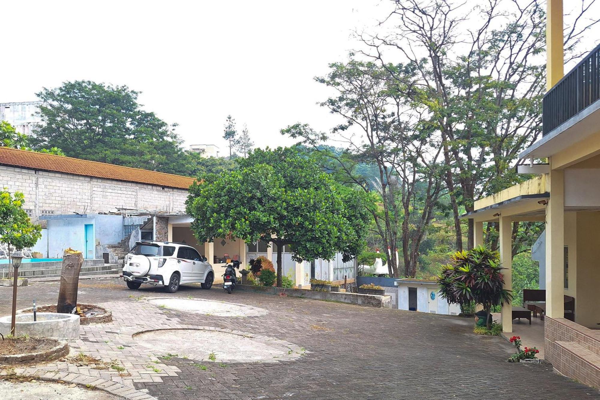 Villa Bukit Bunga Syariah Redpartner Pacet Mojokerto Luaran gambar